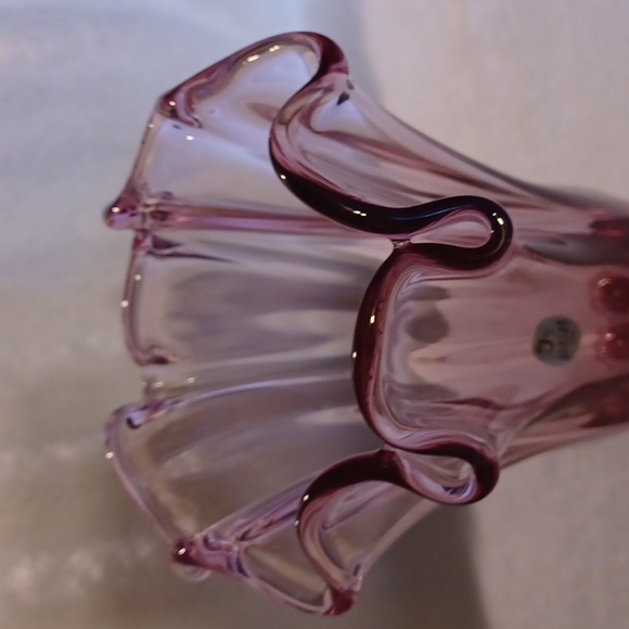 Fenton handmade in the USA vase - Picture 3 of 4